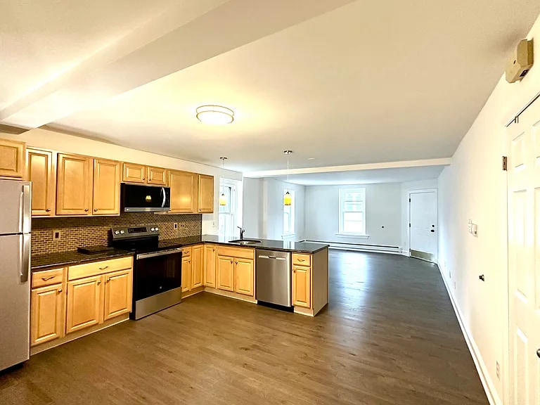 Building Photo - 420 W Chestnut St