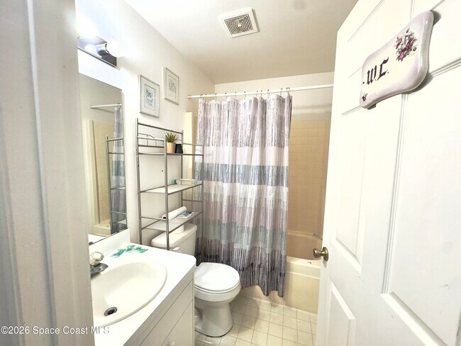 Building Photo - 858 Villa Dr