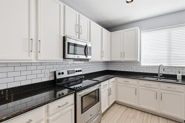 Building Photo - 913 Bloomfield Dr
