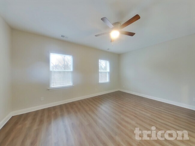 Building Photo - 571 Faye Aly