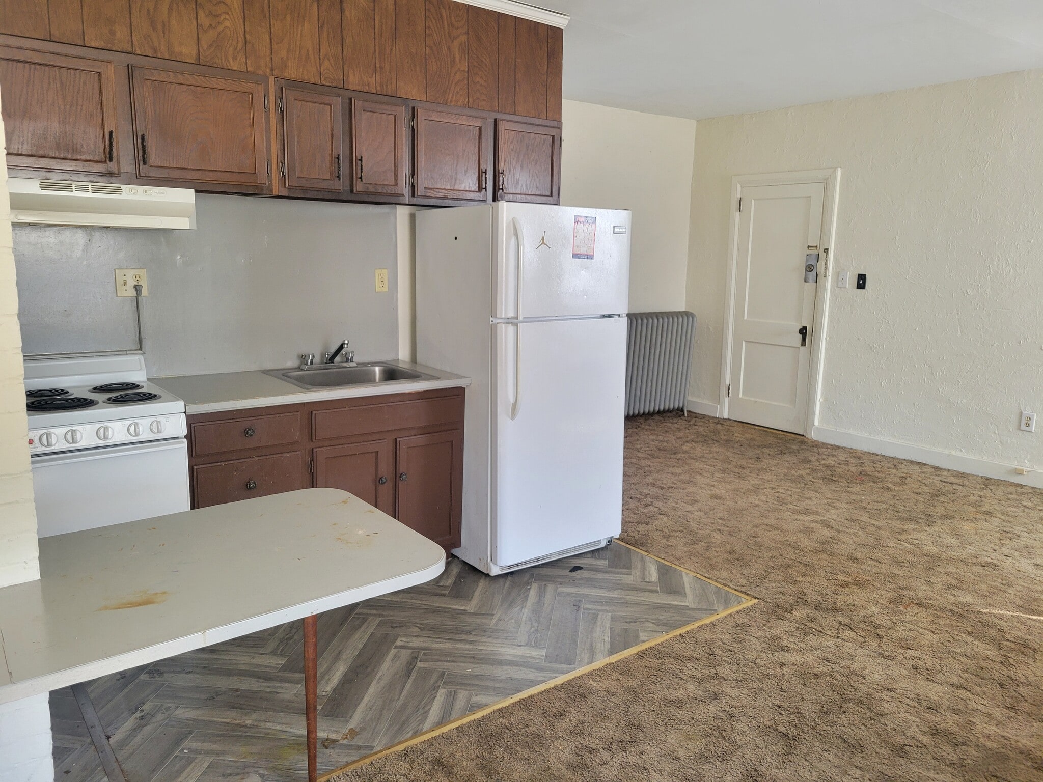 Building Photo - 206 Main St