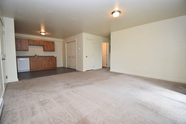 Building Photo - Centrally Located Second Floor 2b w/ Priva...