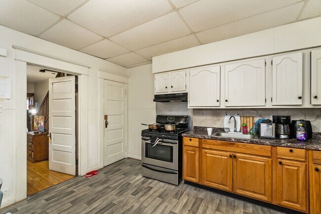 Building Photo - ? Spacious 3-Bedroom Home in Allentown – M...