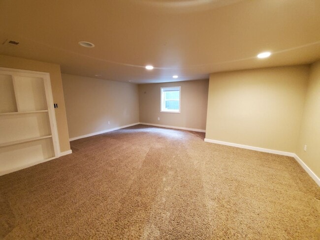 Building Photo - 2717 S Fruitland
