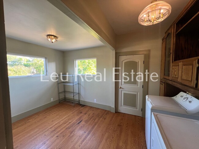 Building Photo - Charming 2-Bedroom Home with Classic Chara...