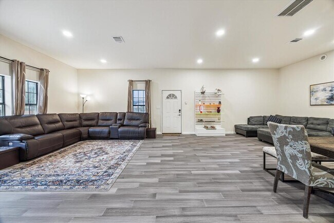 Building Photo - 24727 Saddlespur Ln