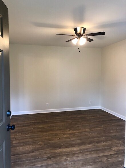 Living Room - 907A Malquin Dr