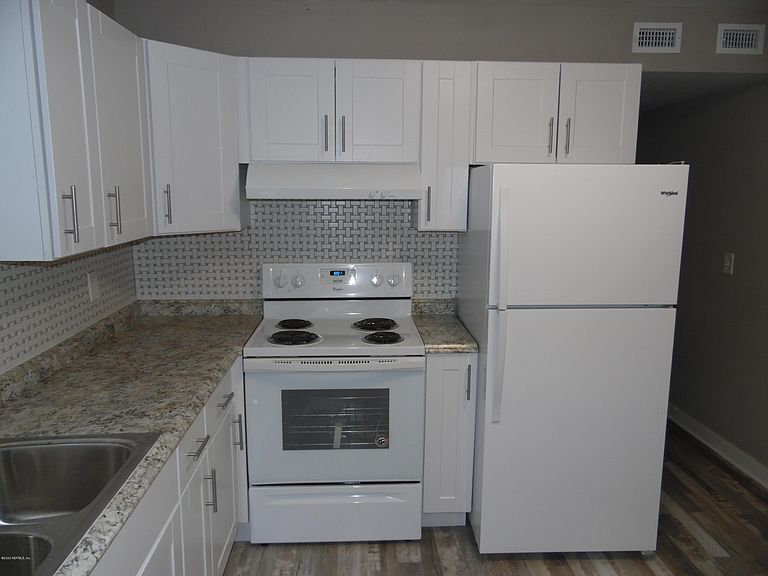 Building Photo - 5830 Yellow Pine Ct