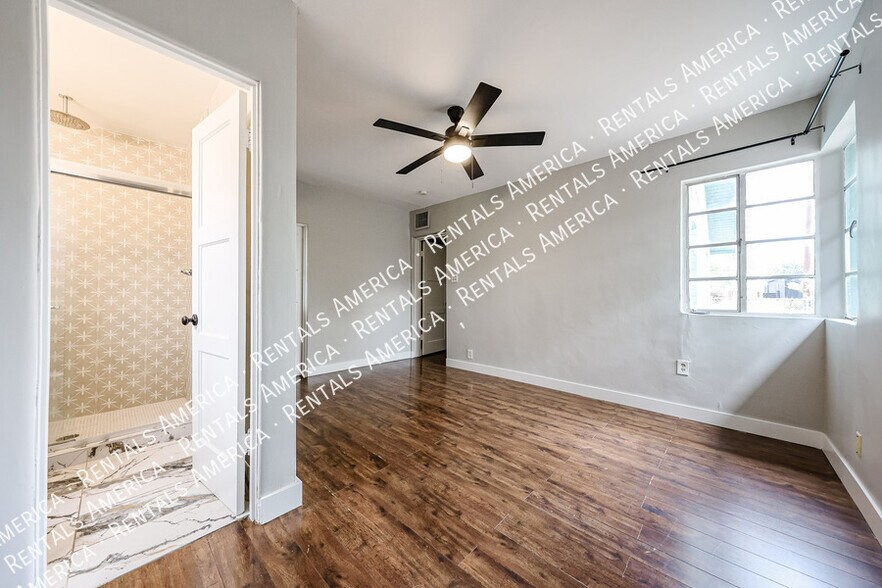Building Photo - 1723 W Indianola Ave