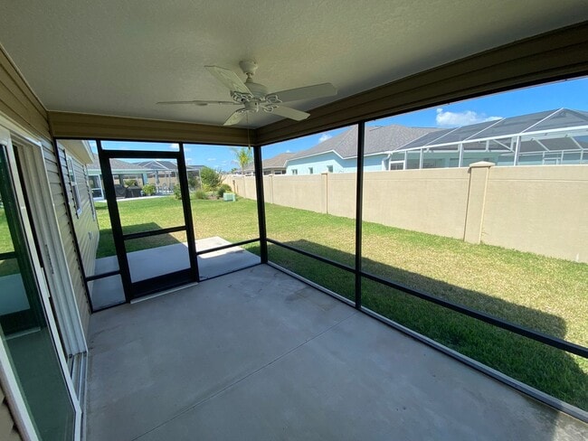 Building Photo - Beautiful Unfurnished 3 bed, 2 bath ANNUAL...