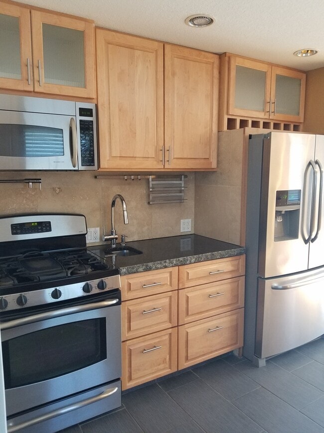 Building Photo - Lovely 2 bed, 1 bath House Near Old Town F...