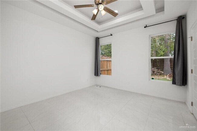 Building Photo - 2323 Corales St