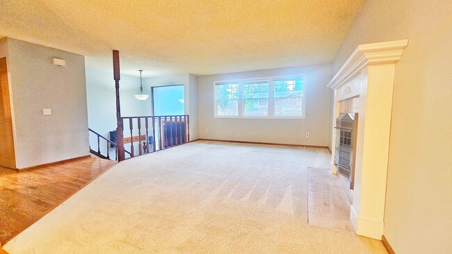 Building Photo - Charming 4 Bed 2 Bath Home in Wedgewood