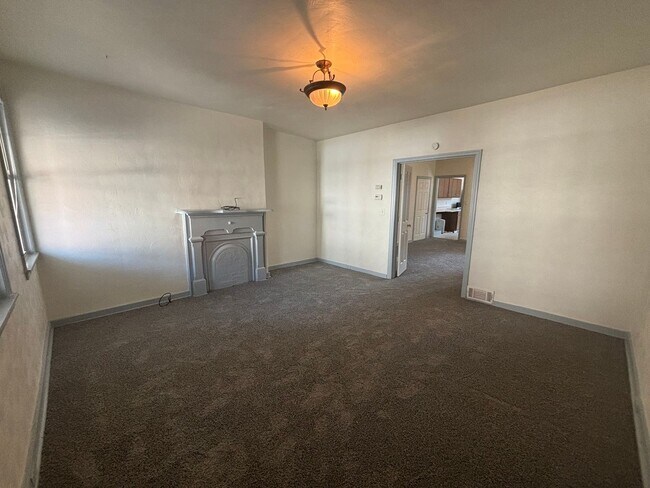 Building Photo - 3 Bedroom, 1 Bathroom Single Family Home (...