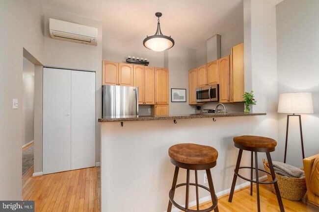 Building Photo - 2117 N St NW