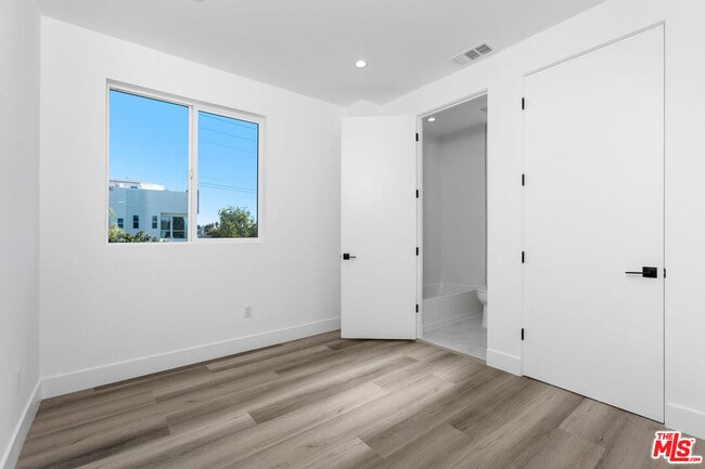 Building Photo - 1253 N Gower St