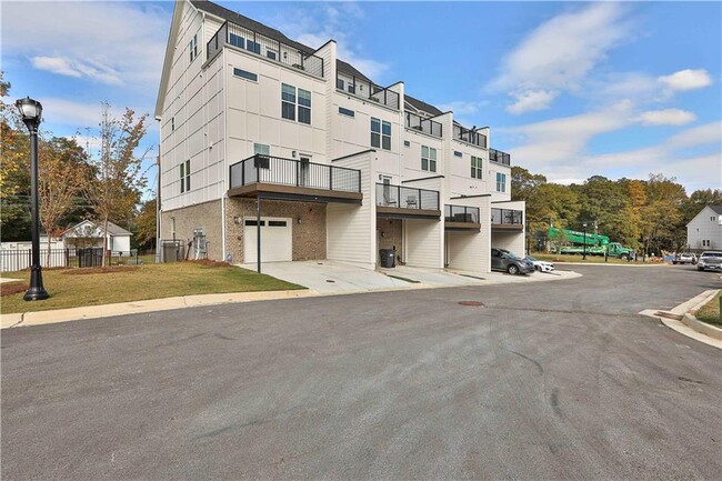 Building Photo - 2549 Astaire Ct NW