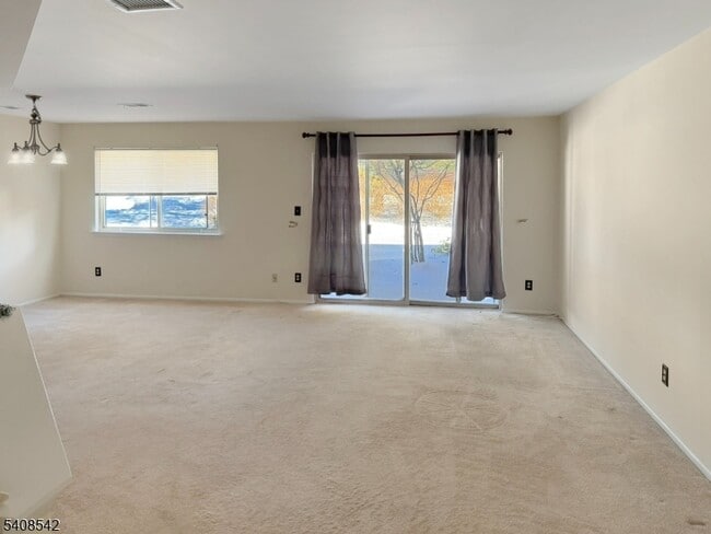 Building Photo - 172 Drake Ln