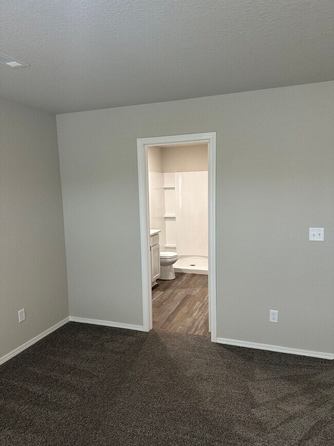 Building Photo - *Preleasing* NEW Four Bedroom | Two Bath Home in White Oak Crossing