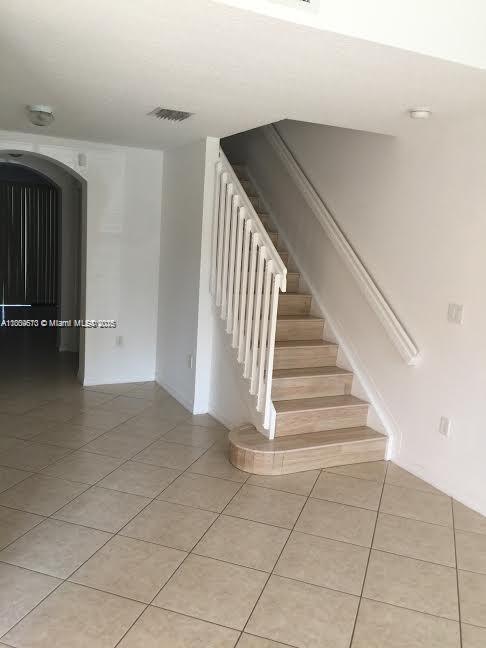 Building Photo - 937 SW 143rd Ave