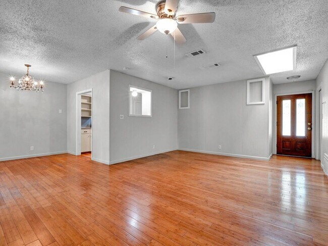 Building Photo - 7011 Whispering Oaks Dr