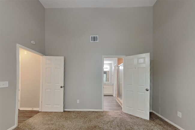 Building Photo - 9530 Cabin Creek Dr