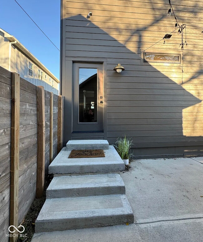 Building Photo - 2020 Columbia Ave