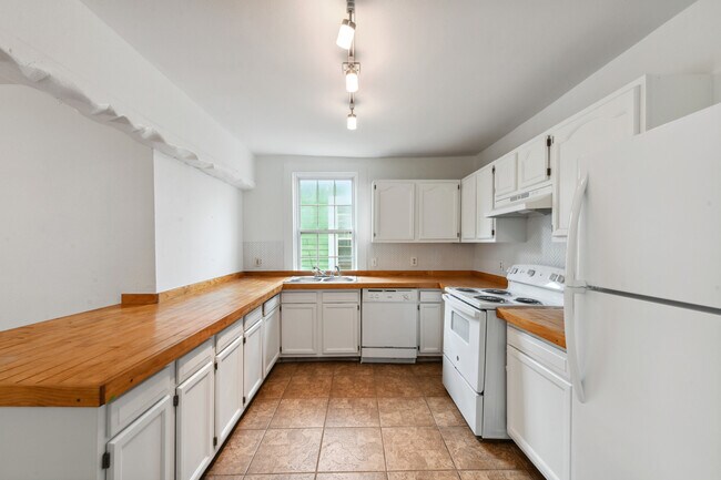 Building Photo - 2524 Jena St