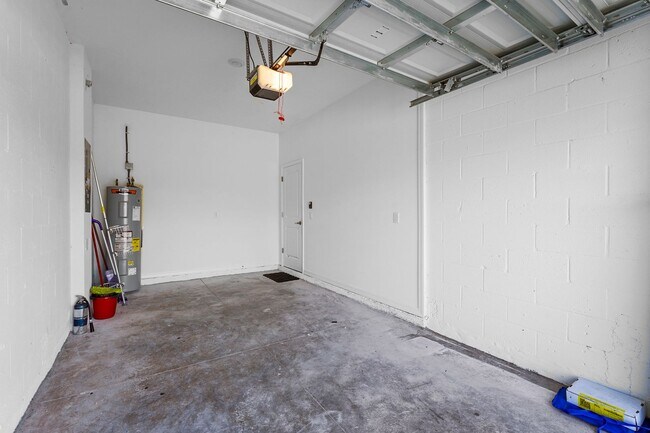 Building Photo - Beautifull Furnished Townhome - Nokomis - ...