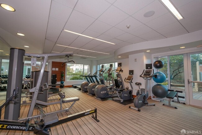 Building Photo - 1160 Mission St