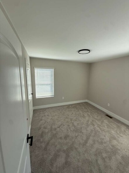 Building Photo - 11 Cobblestone Ln NW