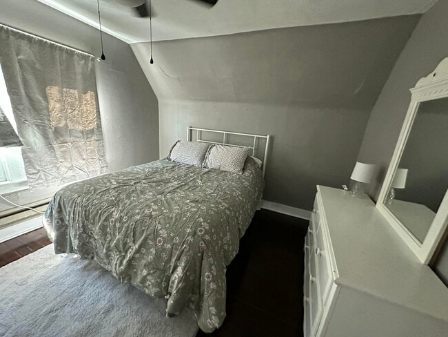 Building Photo - 1601 Hinkson Ave