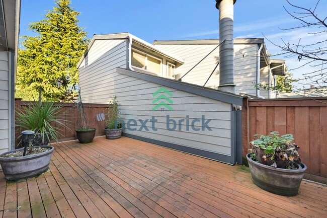 Building Photo - Charming 2-Bedroom Unit in Convenient Burien Location