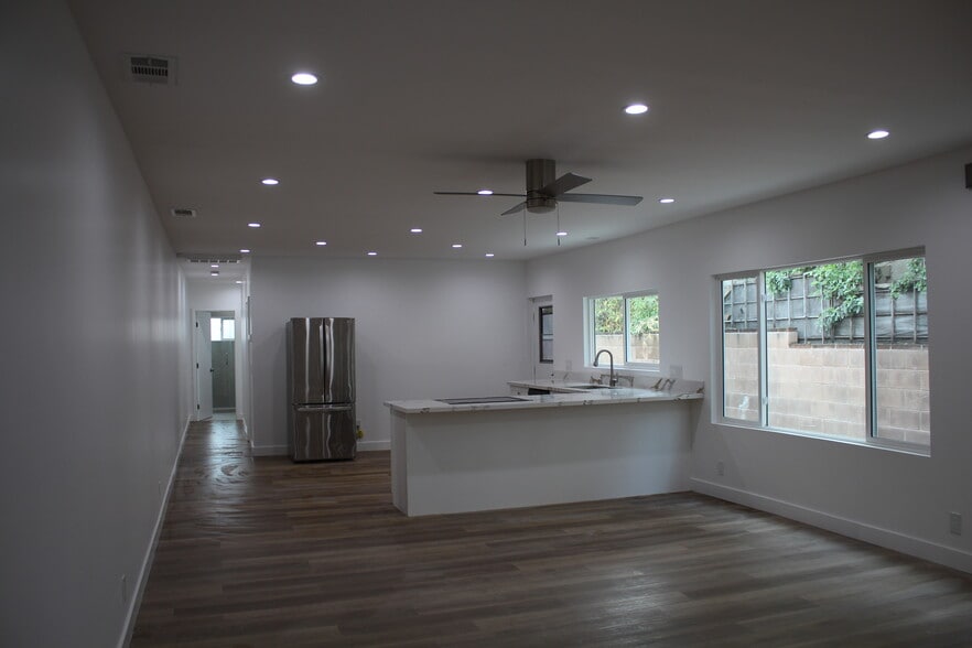 Building Photo - 620 Brittania St