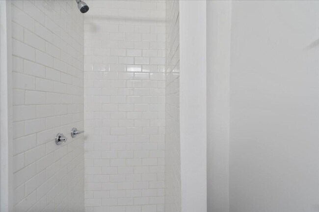 Building Photo - 5556-5558 Pocusset St