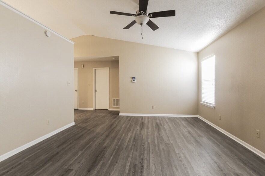 Building Photo - 1418 Green Spring Way