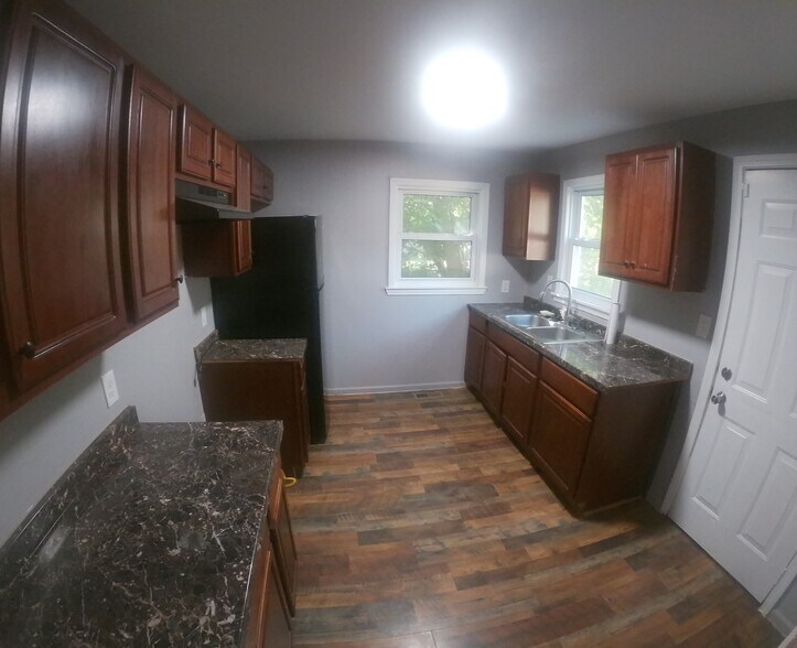 Kitchen (Entry) - 683 E Beverly Ave