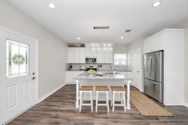 Building Photo - 410 N 4th St