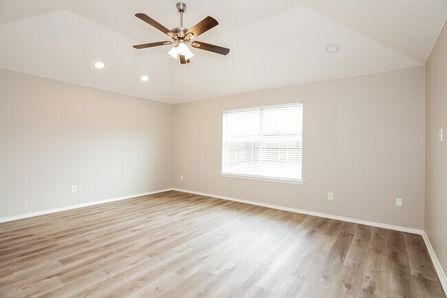 Building Photo - 105 Cherokee Dr