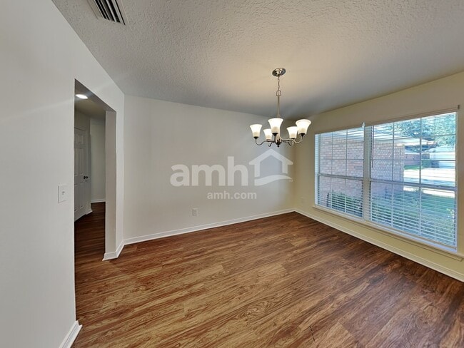 Building Photo - 3256 Silverado Cir