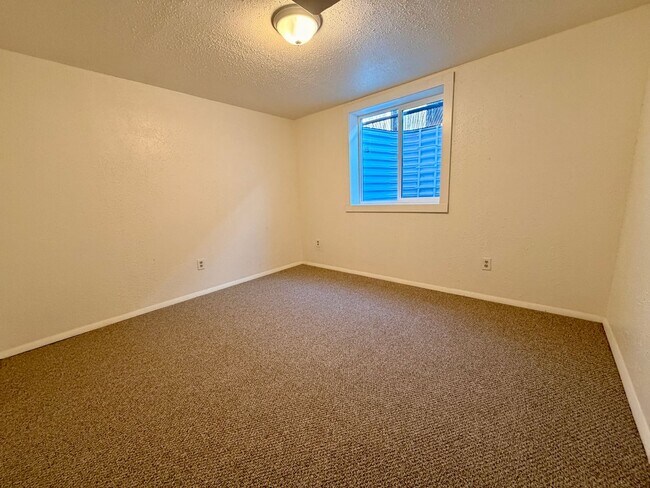 Building Photo - Lovely 5-bedroom, 2¾-bath home located in the heart of Old Town Firestone!