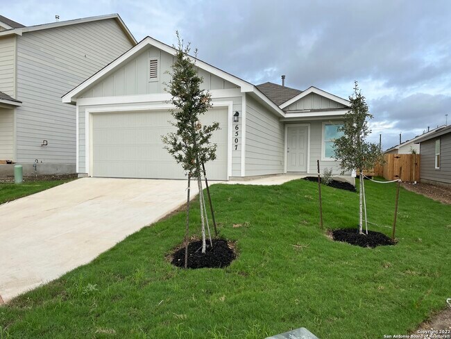 Building Photo - 6507 Scarecrow Wy