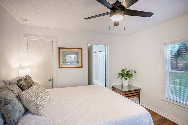 Building Photo - 212 E Yell St