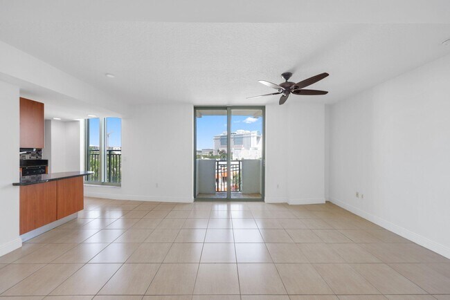 Building Photo - 610 Clematis St