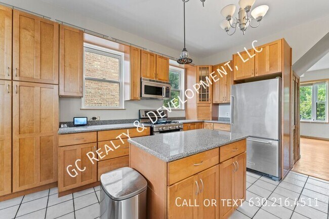 Building Photo - 314 Custer Ave