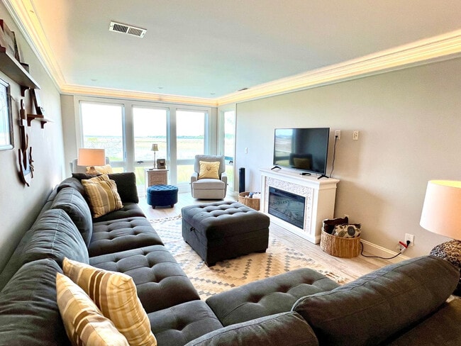 Building Photo - 2112 Landfall Way
