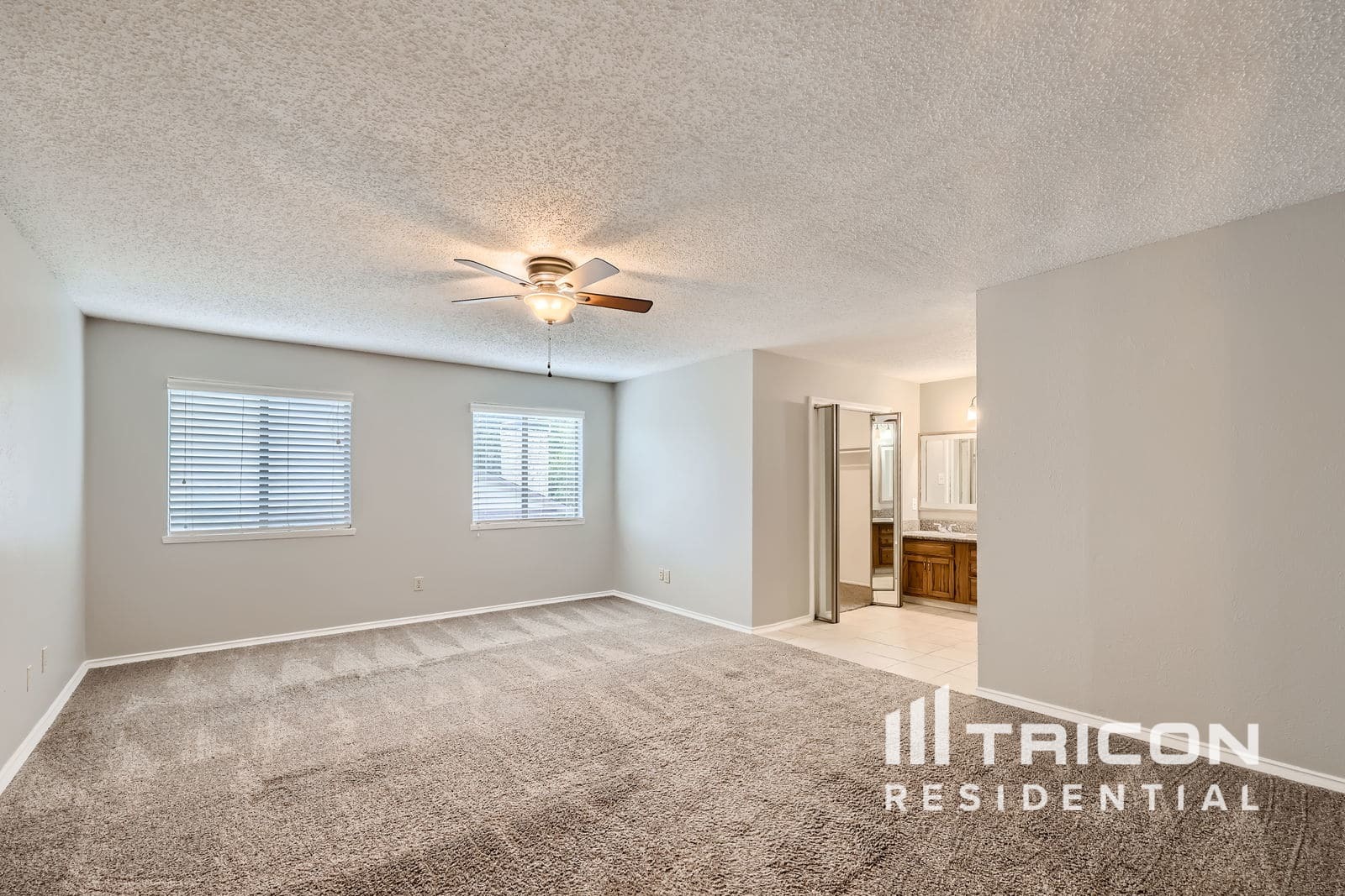 Building Photo - 3305 Castle Dr
