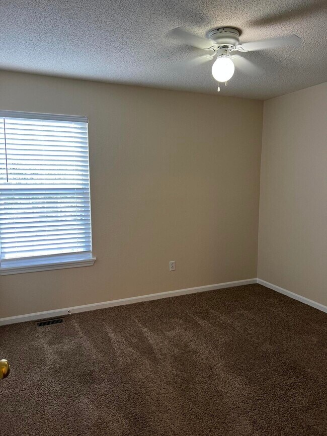 Building Photo - 302 Nikki Way