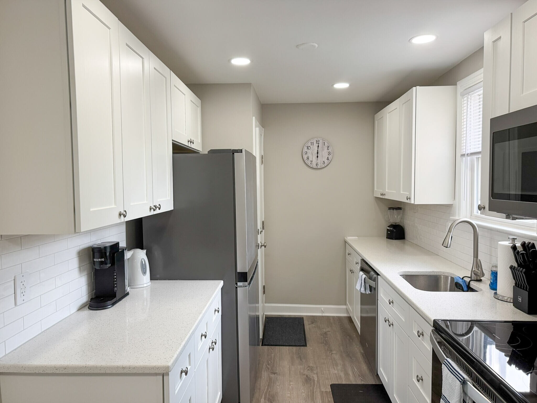 Furnished Kitchen - 309 W Holly Oak Rd