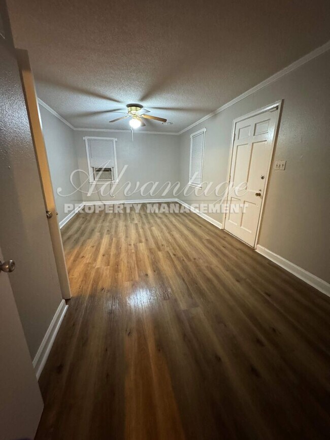 Building Photo - Charming 2 bedroom 1 bathroom home in Berc...